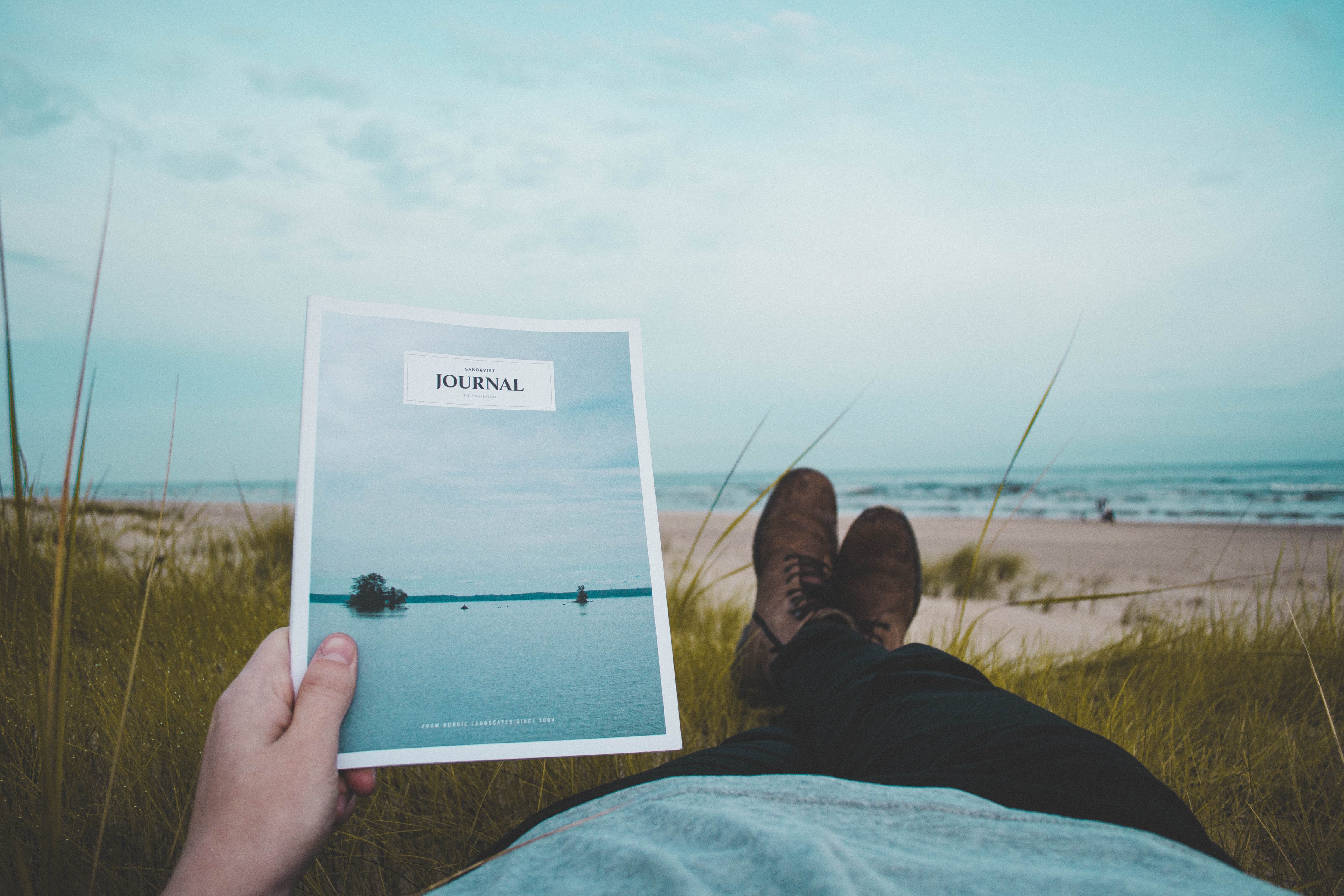 Journal l 3. Путешествия. Книга жил человек у океана. Человек в океане дневник. Человек и океан книга.